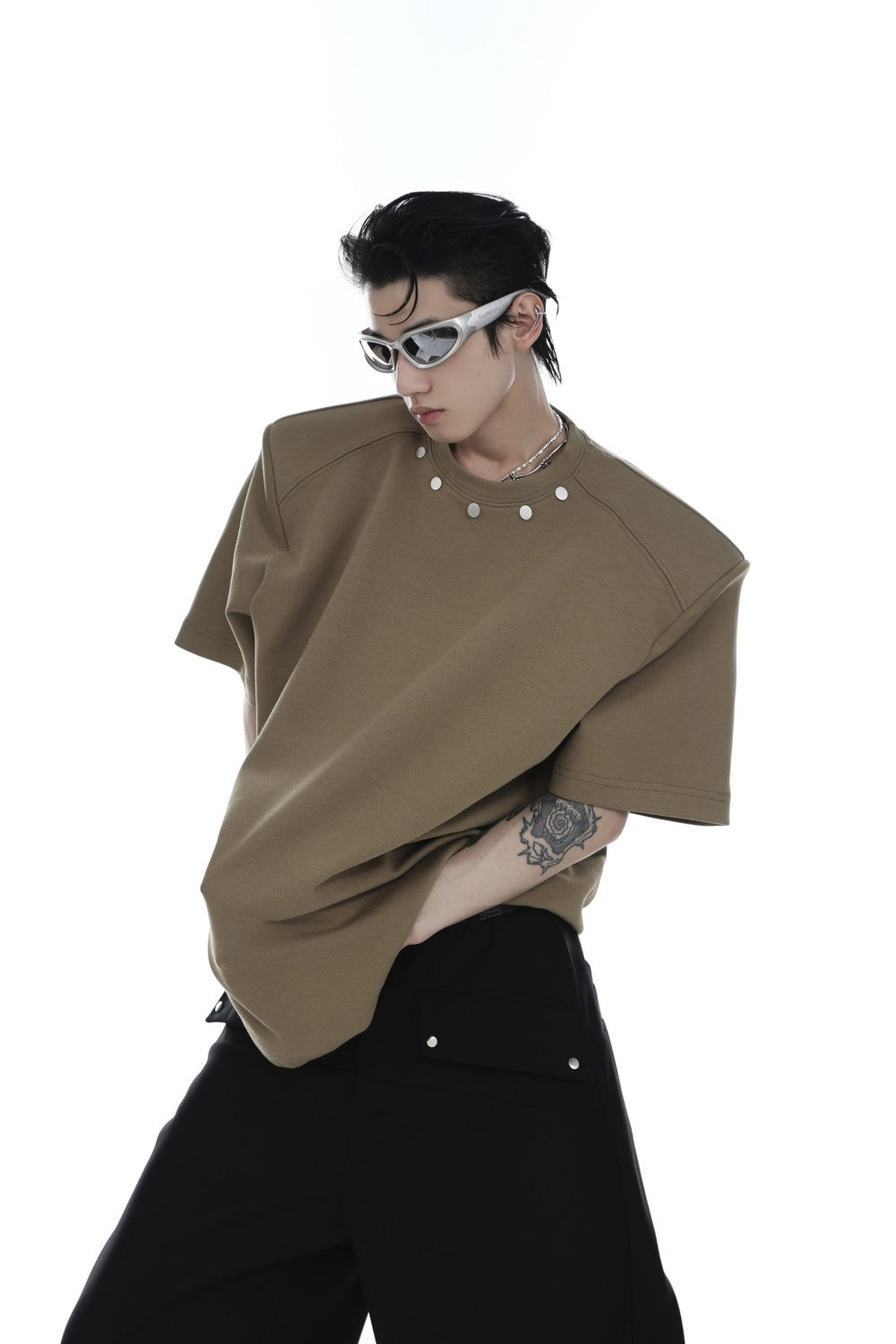Small Metal Button Design With Shoulder Pads And Short Sleeves