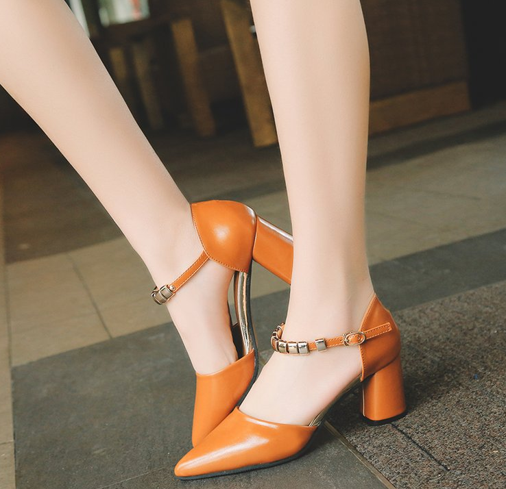 One-button buckle with solid color high heels