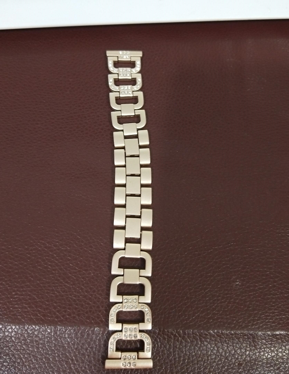 Diamond D-shaped strap