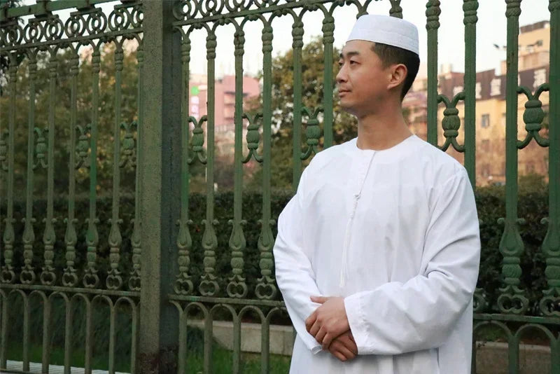 Exclusive Men's White Islamic Kaftan Jubba Thobe in Short Sleeve O-neck Style for Middle Eastern Looks