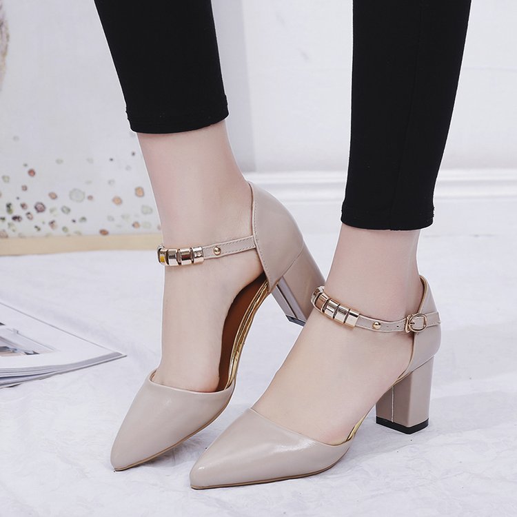 One-button buckle with solid color high heels