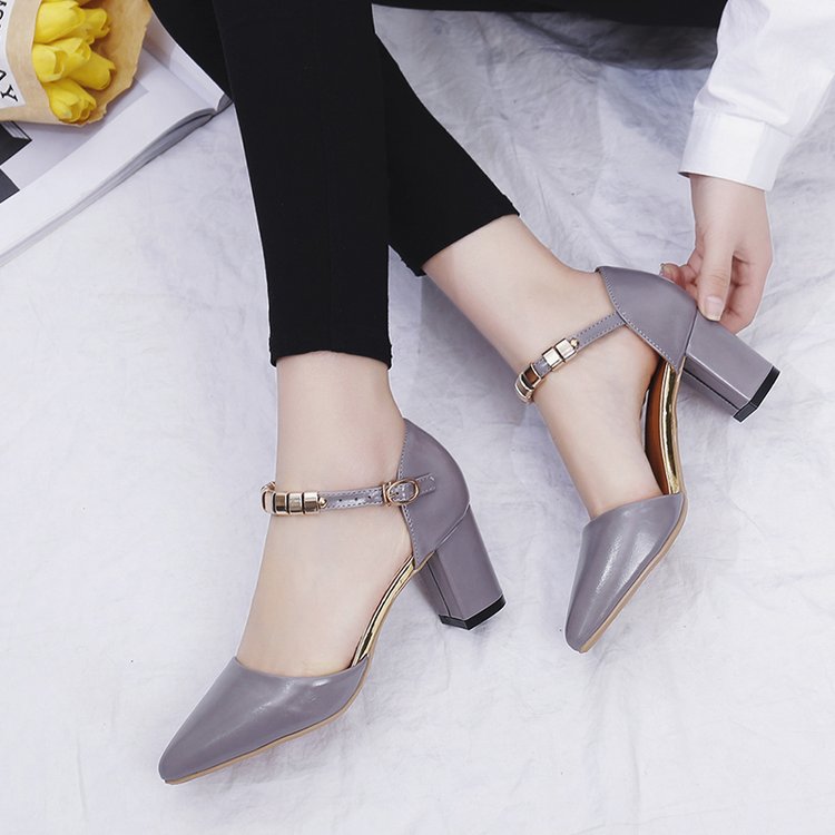 One-button buckle with solid color high heels