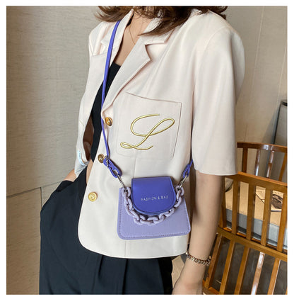 Color contrast one-shoulder chain bag