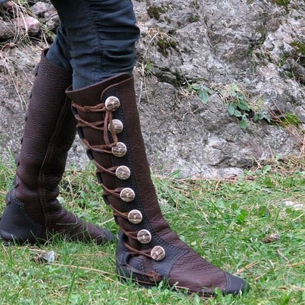 Women's boots with square heel side zipper buttons
