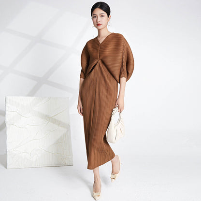 Women's New Dress Summer Temperament Fashion Loose Fit Bat Sleeve V-Neck Long Three House Pleated Dress
