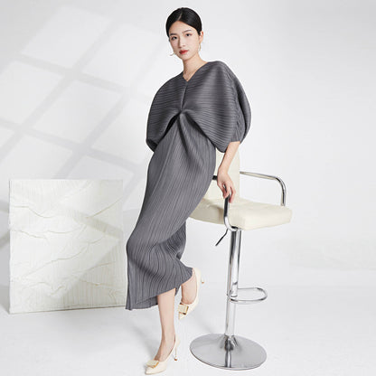 Women's New Dress Summer Temperament Fashion Loose Fit Bat Sleeve V-Neck Long Three House Pleated Dress