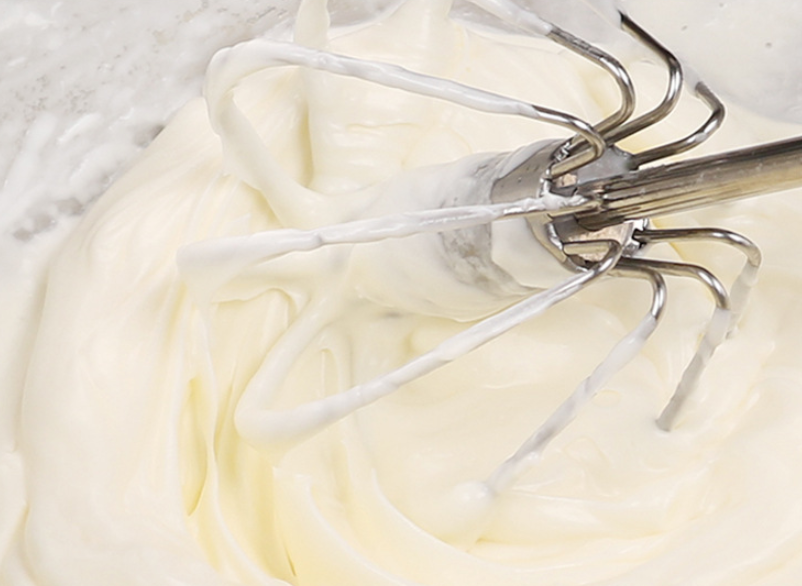 Semi-automatic Push Down Whisk
