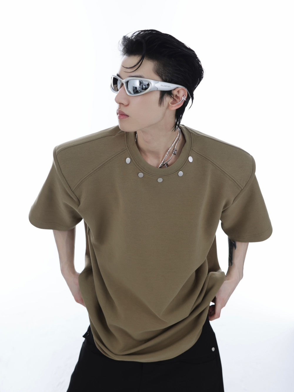 Small Metal Button Design With Shoulder Pads And Short Sleeves