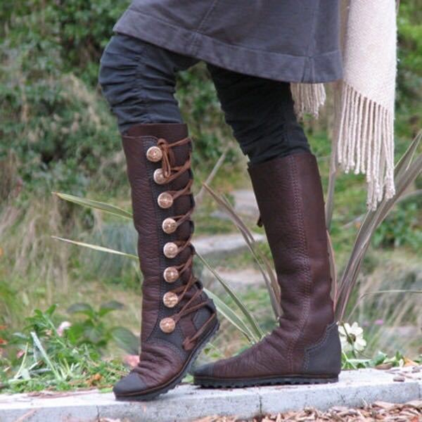 Women's boots with square heel side zipper buttons
