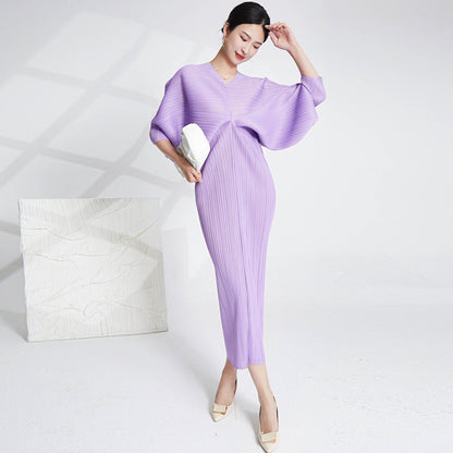 Women's New Dress Summer Temperament Fashion Loose Fit Bat Sleeve V-Neck Long Three House Pleated Dress