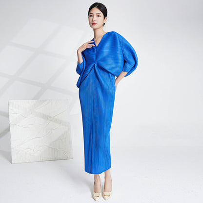 Women's New Dress Summer Temperament Fashion Loose Fit Bat Sleeve V-Neck Long Three House Pleated Dress