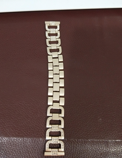 Diamond D-shaped strap