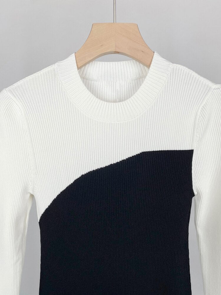 Autumn/Winter New Women Knitted Long Dress High Quality Fashion Black and White Collision Color Splicing Slim Package Hip Robe
