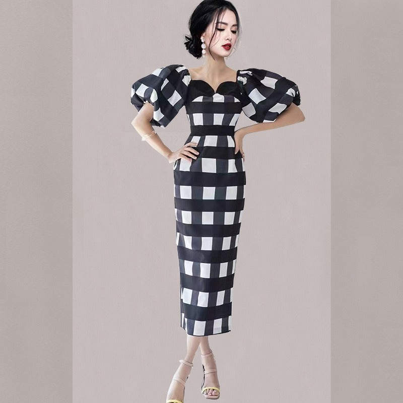 French Vintage Black and White Plaid Peach Heart Neck Bubble Sleeve Temperament Slim Fit Mid length Wrap Hip Dress